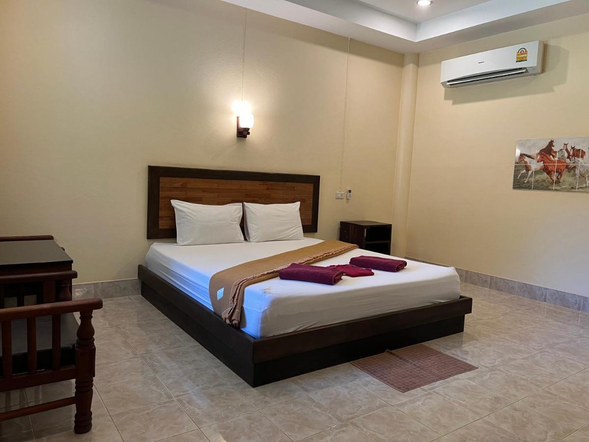 Ao Thong Beach Resort Bang Sak Esterno foto