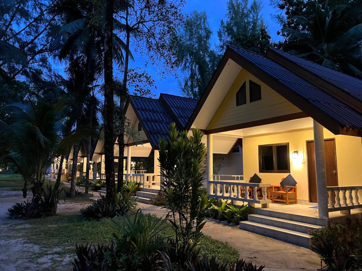 Ao Thong Beach Resort Bang Sak Esterno foto