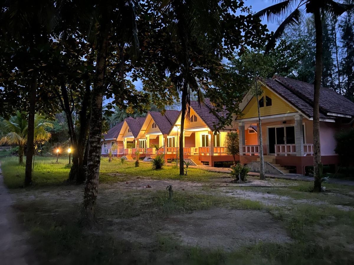 Ao Thong Beach Resort Bang Sak Esterno foto