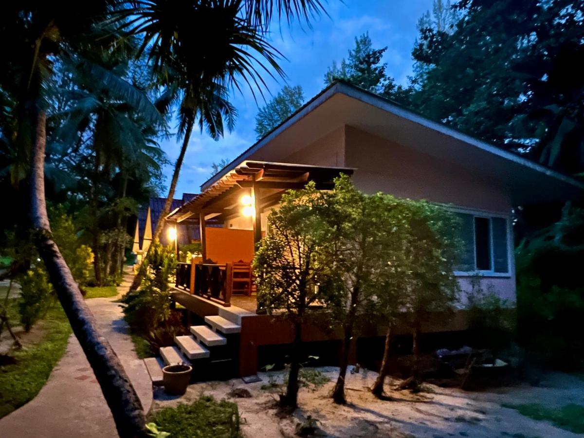 Ao Thong Beach Resort Bang Sak Esterno foto