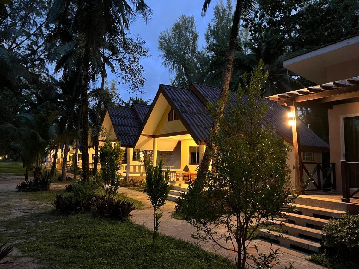 Ao Thong Beach Resort Bang Sak Esterno foto