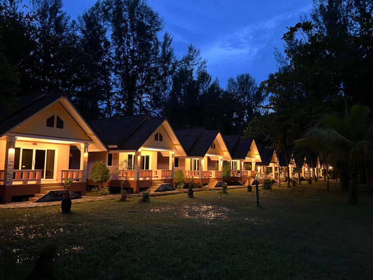 Ao Thong Beach Resort Bang Sak Esterno foto