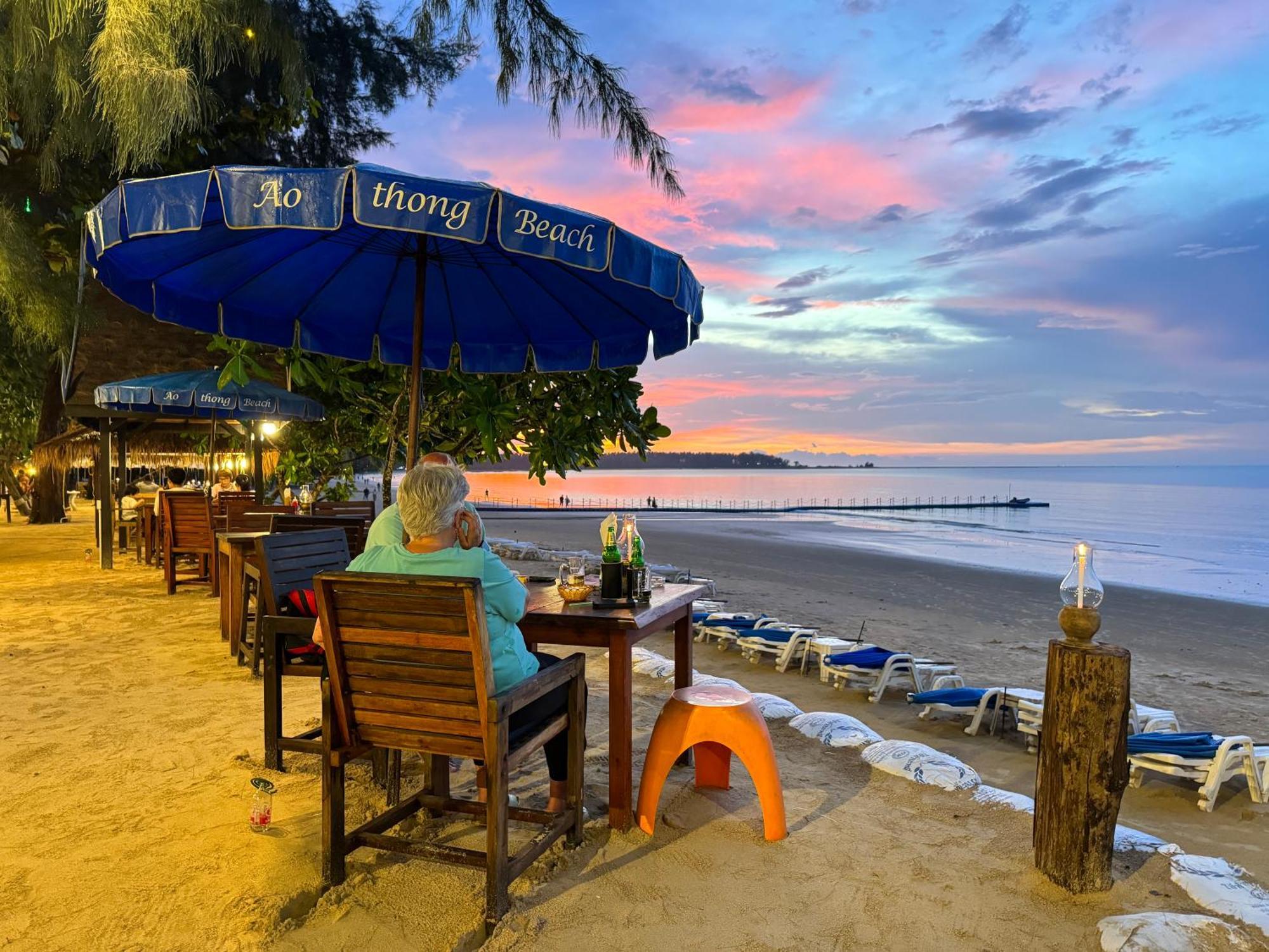 Ao Thong Beach Resort Bang Sak Esterno foto