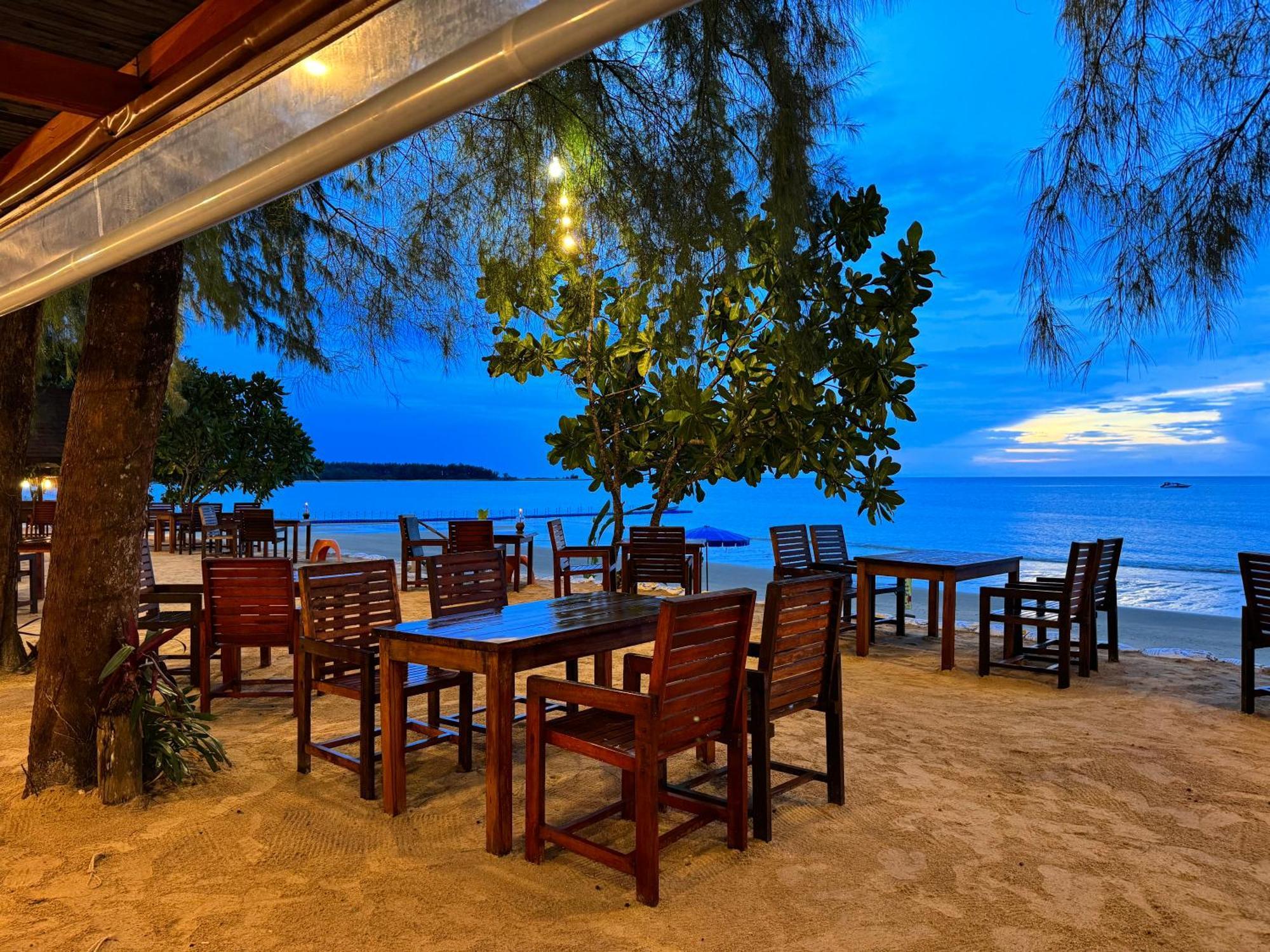 Ao Thong Beach Resort Bang Sak Esterno foto