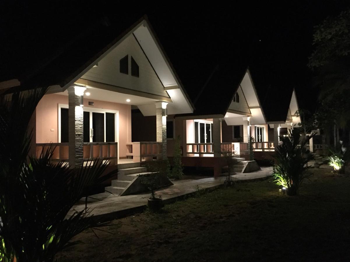 Ao Thong Beach Resort Bang Sak Esterno foto