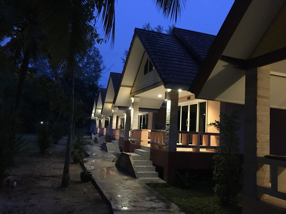 Ao Thong Beach Resort Bang Sak Esterno foto